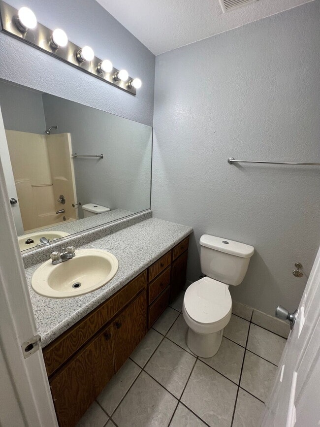 Building Photo - **"Charming 1-Bedroom Gem at Parnell Place, Jonesboro – Cozy 500 Sq Ft Living!"**