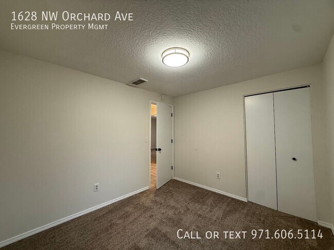 Building Photo - 1628 NW Orchard Ave