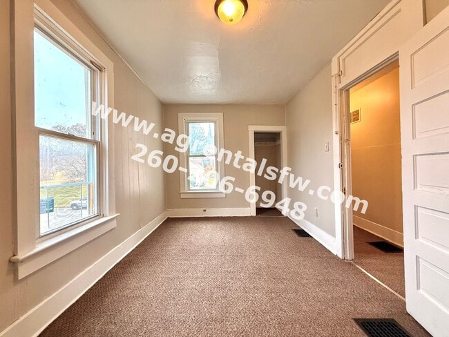 Building Photo - 4 Bedroom House