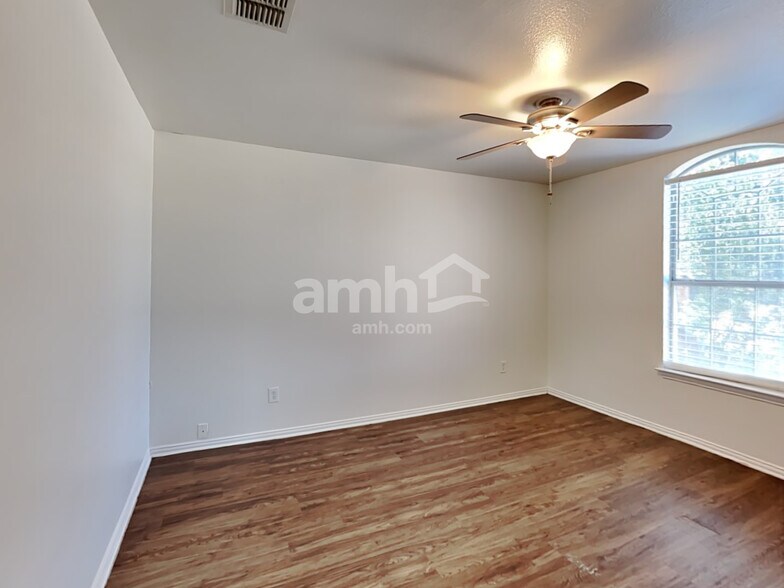 Building Photo - 3933 Evergreen Ct