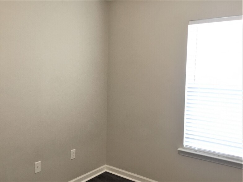 Building Photo - 107 Fontenot Dr