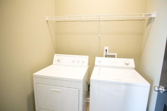 Building Photo - 5720 Pine Oak Dr NW