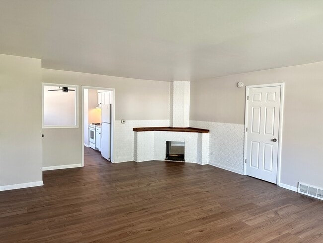 Building Photo - 525 Ryan Ln