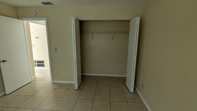 Building Photo - 2601 NE 23rd Ave