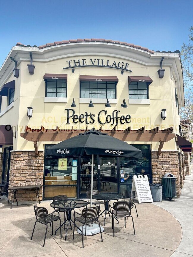 Building Photo - 3 Bed / 2.5 Bath | 1,362 Sq Ft | Prime Downtown San Leandro Location | Walkable + Parking