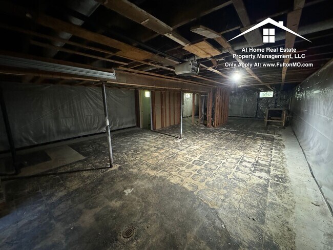 Building Photo - 1304 Bradley Ln