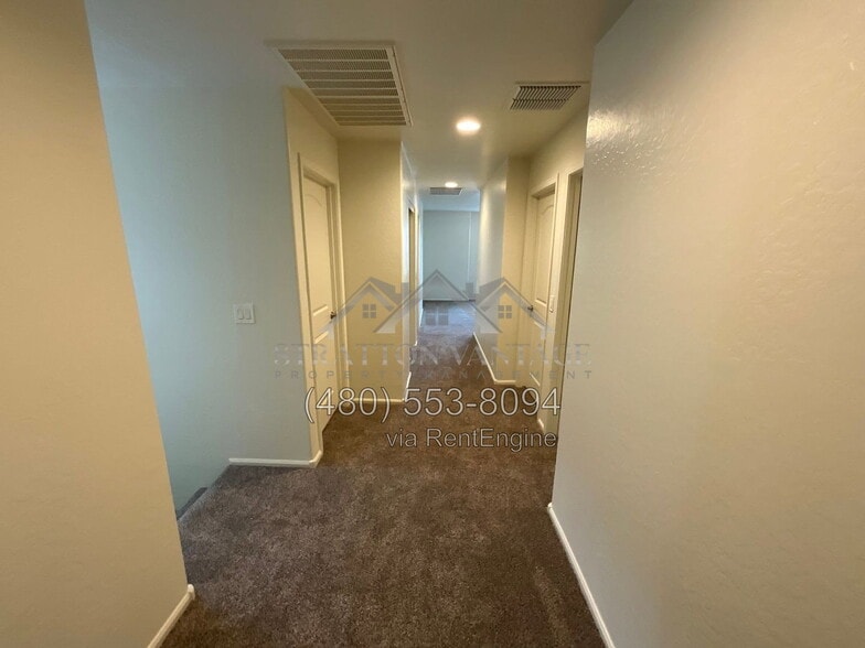 Building Photo - 6112 E Paradise Ln