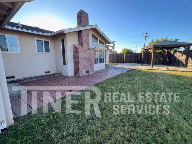 Building Photo - 6612 Modesto Dr