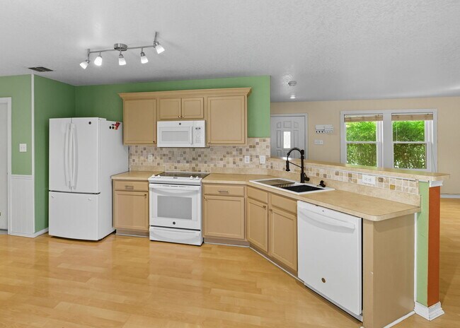 Building Photo - Incredible value with a **washer, dryer, refrigerator, shed, and a covered backyard with a dog run!