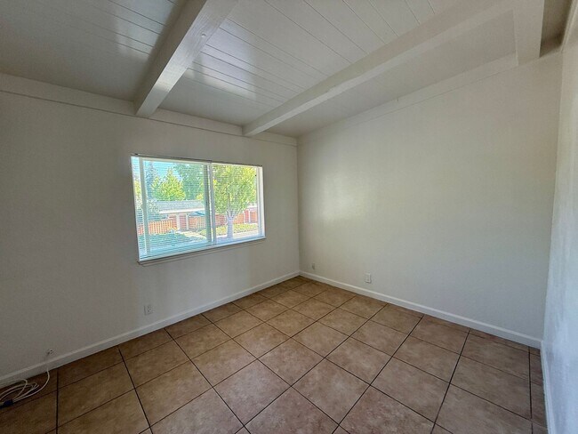 Building Photo - 1805 Bradford Way