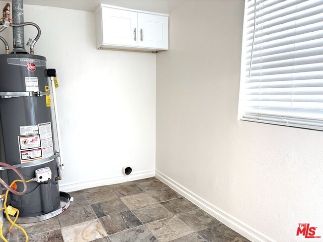 Building Photo - 2631-2631 1/2 W 17th St