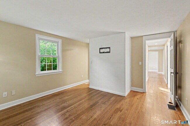 Building Photo - 142 N Taylor Ave