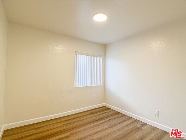 Building Photo - 1555 W 204th St
