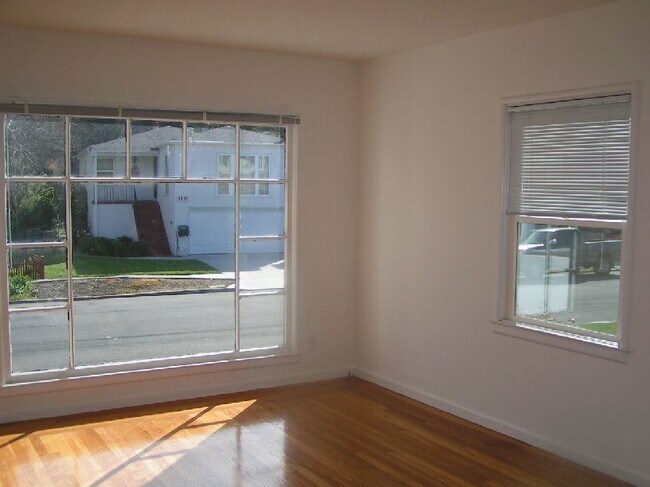 Building Photo - 2204 Castro St