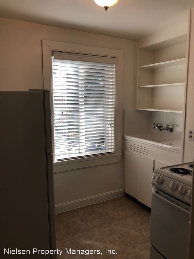 Building Photo - 1416 Q St