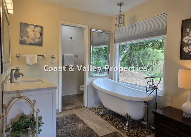 Building Photo - Beautiful Home in North Monterey County fo...
