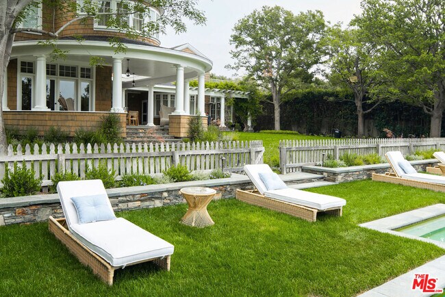 Building Photo - 6763 Zumirez Dr