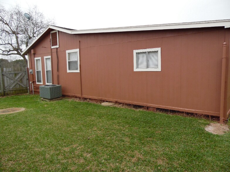 Building Photo - 118 Robinson Rd