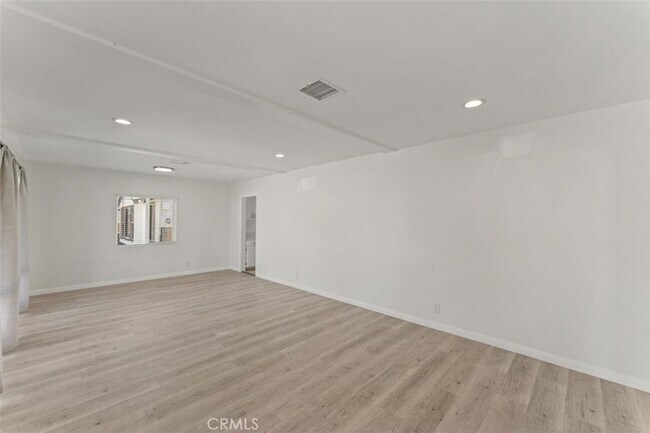 Building Photo - 14722 Strathern St
