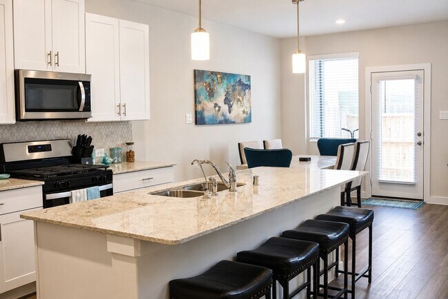 Building Photo - 624 Pelican Dr