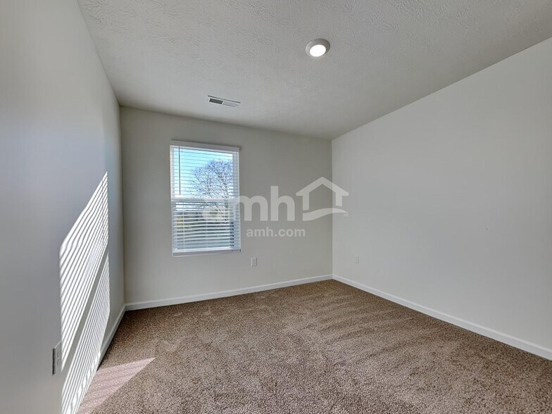 Building Photo - 912 Nelson Pl