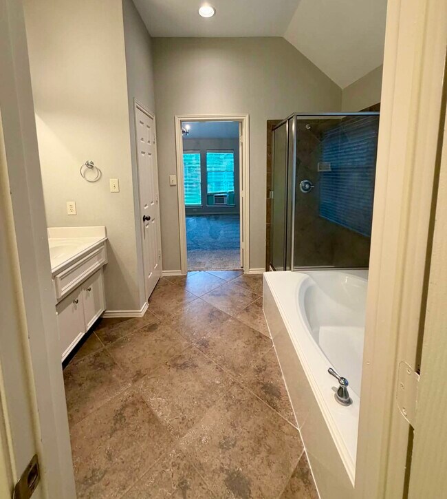 Building Photo - 5607 Wagon Wheel Ln