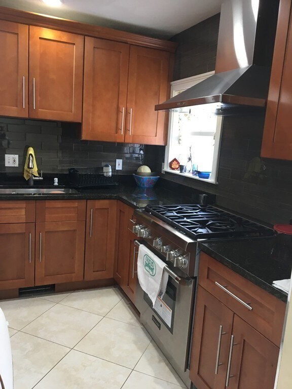 Building Photo - 61 Baxter St