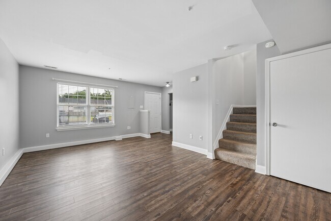 Building Photo - 411 Old Oak Pl