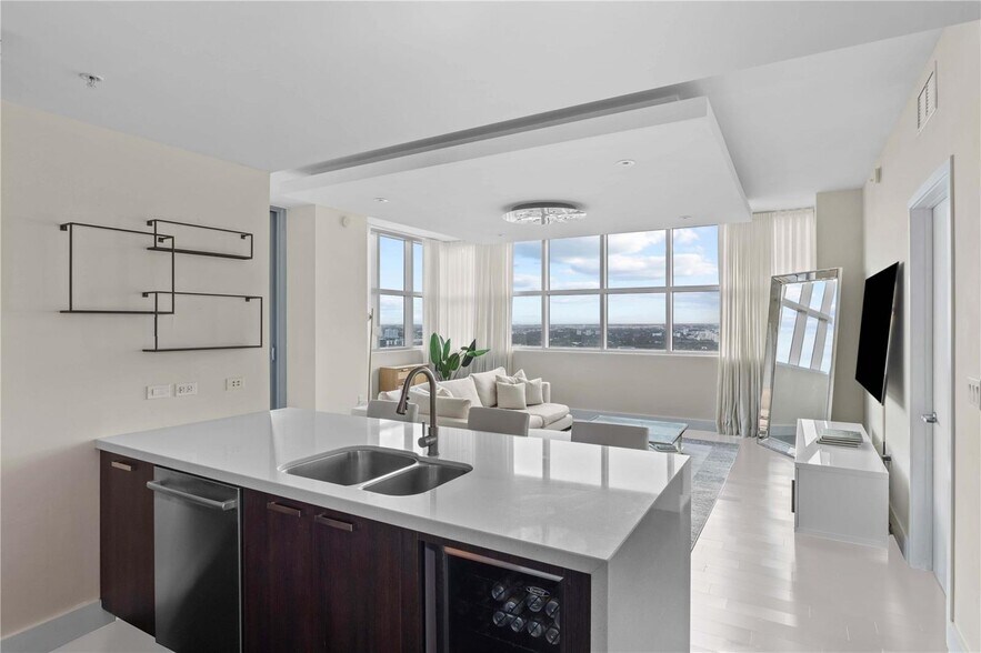 Building Photo - 3301 NE 1st Ave