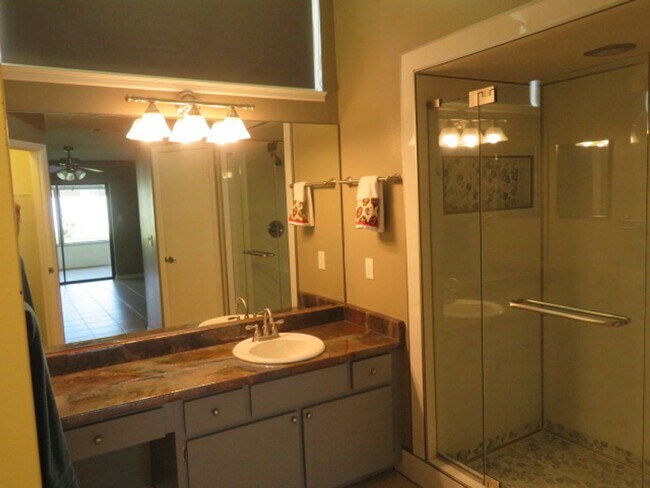 Building Photo - 839 Rosemere Cir
