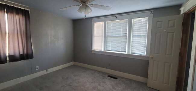 Building Photo - Spacious 4 Bedroom Ready For You Today!