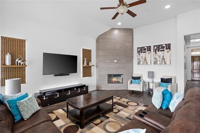 Building Photo - 15513 La Catania Way
