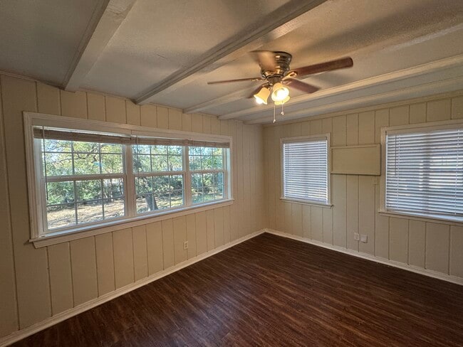 Building Photo - 2212 Sturges Dr