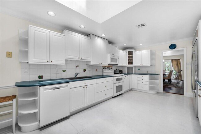 Building Photo - 2908 Banyan Blvd Cir NW