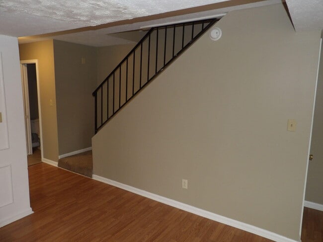 Building Photo - 409 Ridgewood Ln