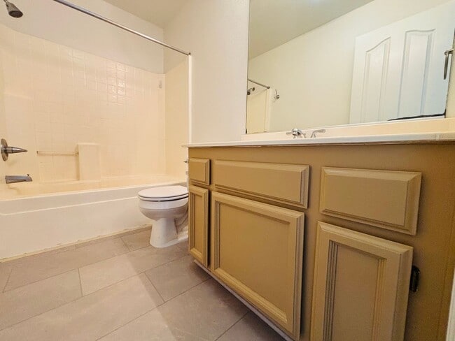 Building Photo - Stunning Four Bedroom Three Bathroom Home in Folsom