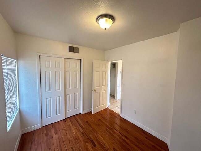 Building Photo - Historic District 2 bed 1 bath & Large Storage Unit near Friendship Garden of PHX