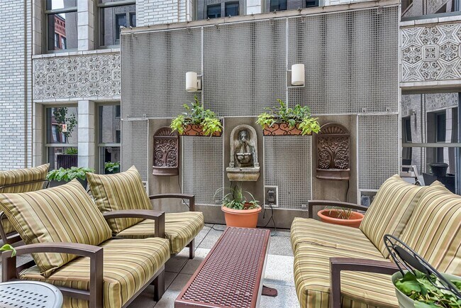 Building Photo - 300-314 N Broadway