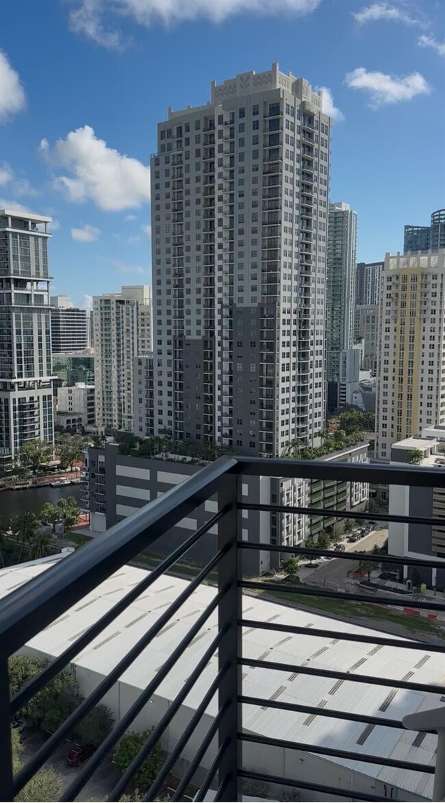 Building Photo - 307 SW 5th St