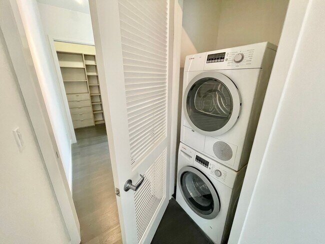 Building Photo - 2BR/2BA Inner Mission Boutique Condo w/Parking, Storage, Laundry – PROGRESSIVE