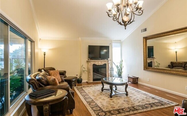 Building Photo - 11040 Salt Lake Ave