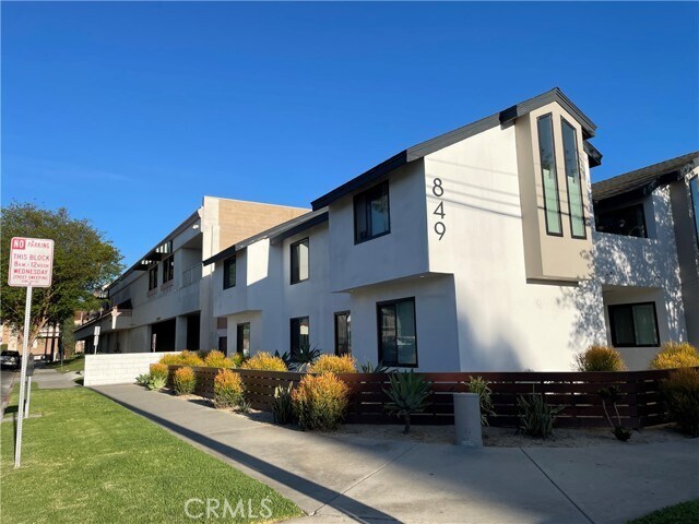 Building Photo - 849 N Van Ness Ave