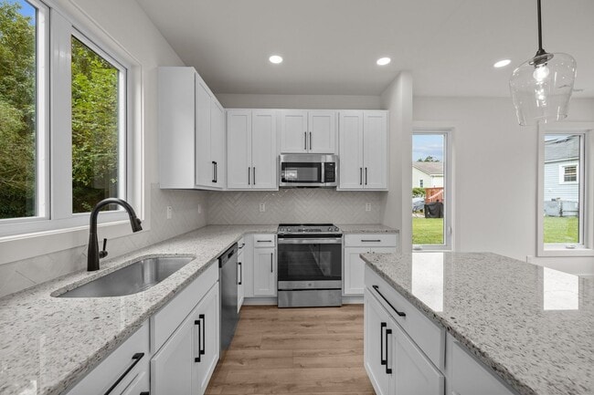 Building Photo - Gorgeous New Construction near Downtown Durham, Premium Finishes - Pet Friendly!