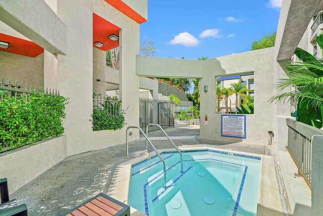 Building Photo - Marbrisa