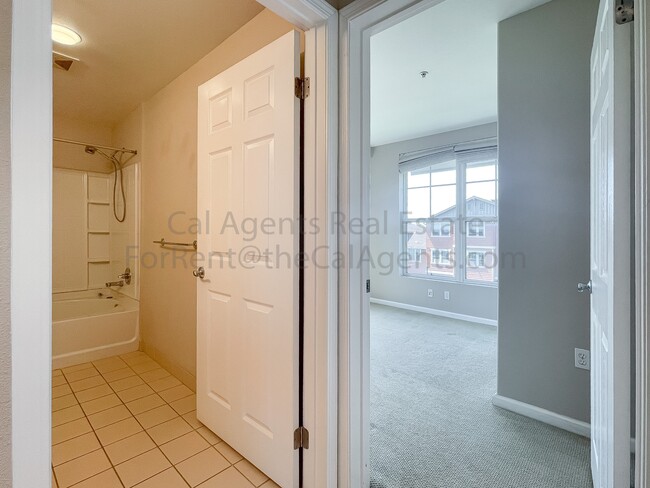 Building Photo - 1121 40th St