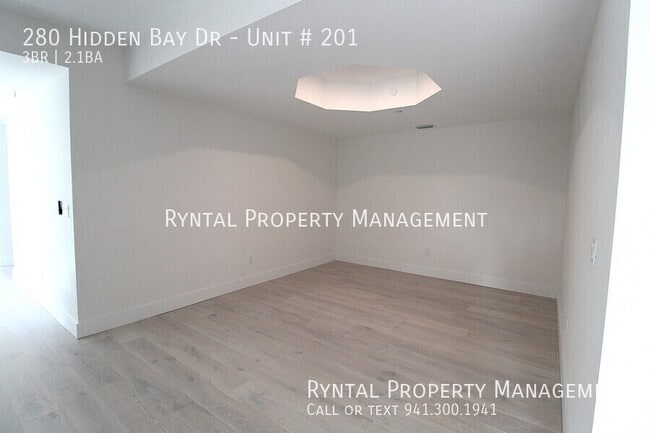 Building Photo - 280 Hidden Bay Dr