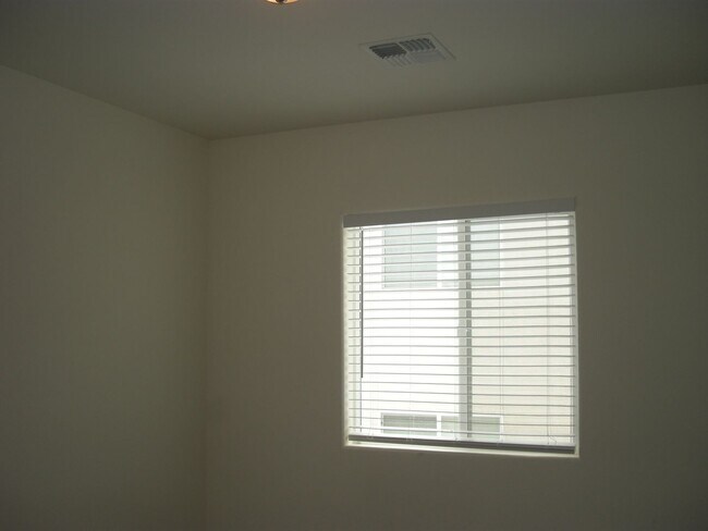 Building Photo - Two Bedroom, Two and and a Half Bath Townh...