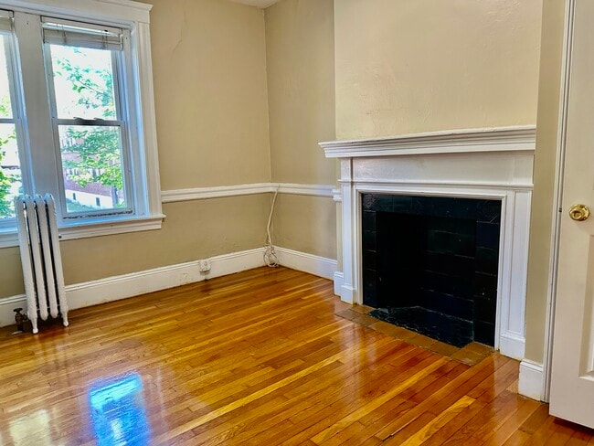 Building Photo - 74 Egmont St