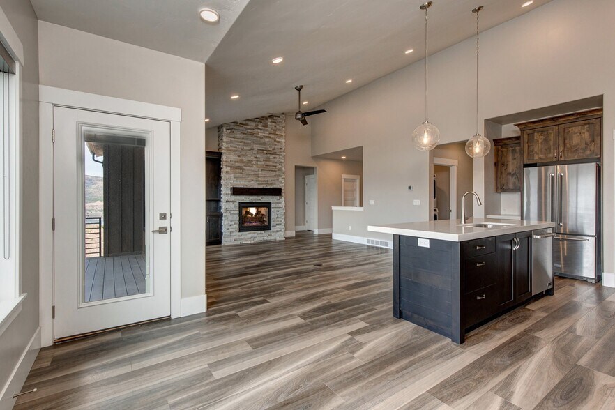 Building Photo - 11091 Shoreline Dr