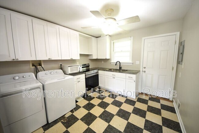 Building Photo - 4109 5th St